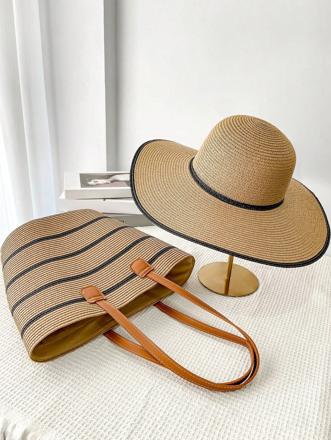 1 conjunto Chapéu de Palha de Aba Larga e Bolsa de Grande Capacidade em Estilo Boho Feminino, Conjunto de Chapéu de Sol Fashion e Bolsa de Praia Elegante para Férias, Viagens ou Uso Diário.